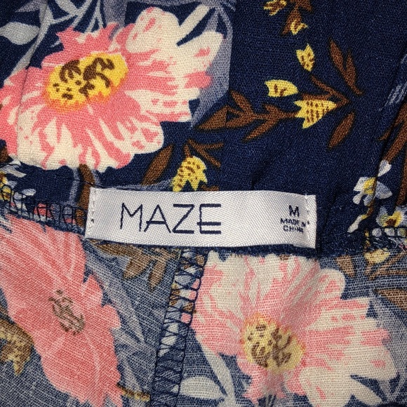Maze EUC Floral Print Belted Shorts with Pockets - Picture 8 of 9